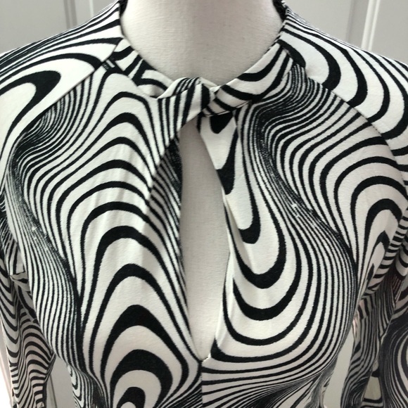 Fitted Tempo Dress. Women’s Medium. - Picture 10 of 10